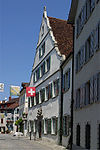 Amtshaus / Bibliothek, (Schwarze) Straussfeder / Fingerlihaus