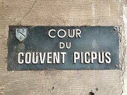 Panneau sur un mur, à Condé-en-Brie, Aisne.