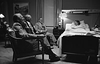 President Ford, Bob Hope na návštěvě Mrs. Fordové po operaci nádoru prsu, Šest týdnů po nástupu do Bílého domu u ní byl zjištěn nádor v pravém prsu, který byl odstraněn radikální mastektomií. Betty svou nemoc zveřejnila, aby upozornila veřejnost na toto nebezpečí.