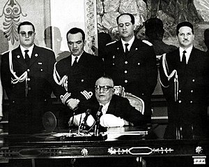 Venezuelan President Rómulo Betancourt delivers a speech with bandaged hands the day after the assassination attempt against him with a car bomb, planned by Dominican dictator Rafael Leónidas Trujillo, 25 June 1960.