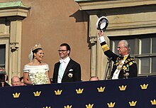 King Carl XVI Gustav leading on the hurrays for the newlywed couple from the Lejonbacken terrace of the Royal Palace Royal Wedding Stockholm 2010-Lejonbacken-011.jpg