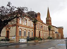 Ang Town Hall ug Simbahan sa Sainte-Foy-de-Peyrolières