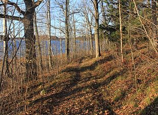 Promenadstig vid Mälaren på västra sidan