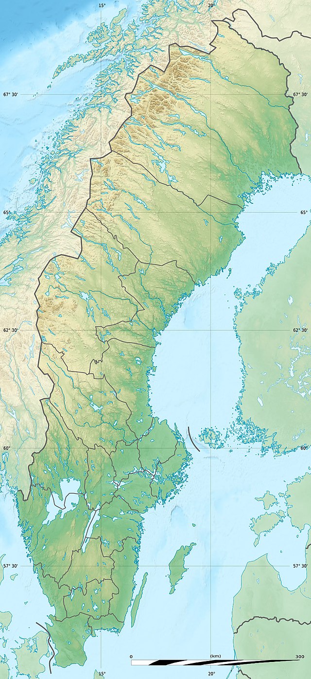 Mapa konturowa Szwecji, u góry znajduje się punkt z opisem „źródło”, natomiast po prawej nieco u góry znajduje się punkt z opisem „ujście”