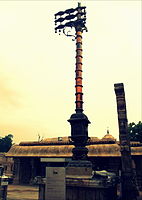 Dvajastambam (jarbol) u Brihadesvarar hramu, Tandžavur, Tamil Nadu, Indija.