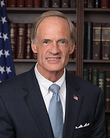 Tom Carper, official portrait, 112th Congress.jpg