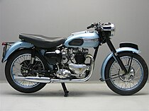 Triumph T 110 (650 cc) uit 1954, de eerste Triumph met een swingarm achtervork