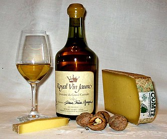 Photograph of vin juane with Franche-Comté cheese