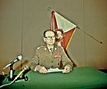 1981年12月13日，雅魯澤爾斯基在波蘭電視台演播室向全國宣布戒嚴令