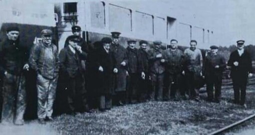 Ancienne gare de Saint-Jean-d'Août, photo de groupe du personnel