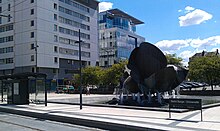 Vue de la place François-Mitterrand et la Rose des sables.