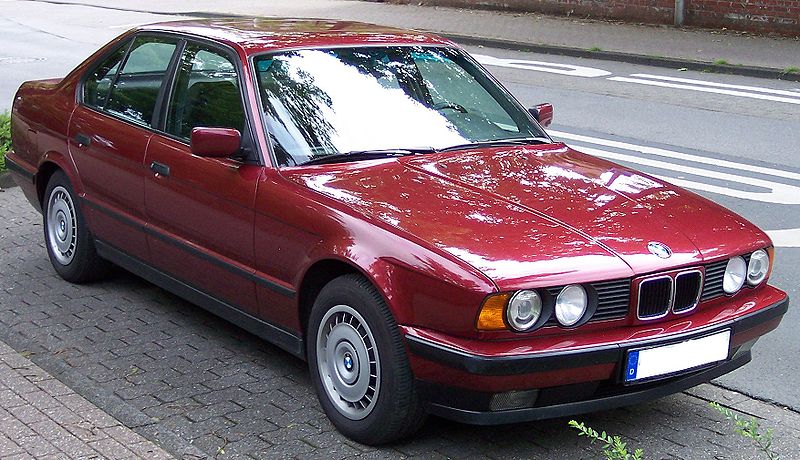 Файл:BMW Series 5 Old Model red vr.jpg