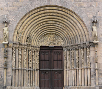 Wulstförmige Archivolten um das Tympanon des Fürstenportals am Bamberger Dom