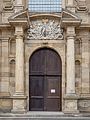 Portal-Säulen auf würfelförmigen Sandstein-Postamenten (St. Martin, Bamberg, 1686–1693)