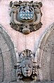 Bauschmuck mit noch unidentifiziertem Wappen