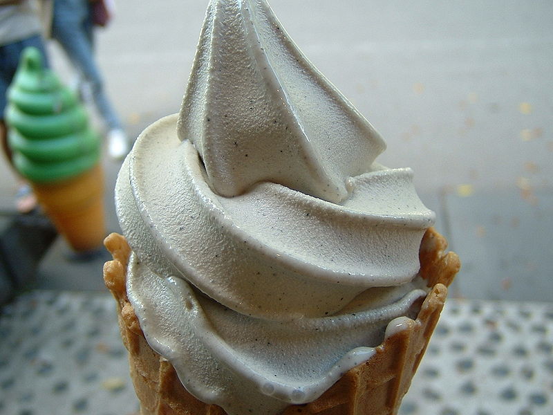 800px Black sesame soft ice cream
