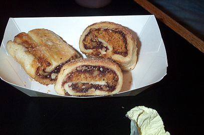 Rugelach de amora, cortados