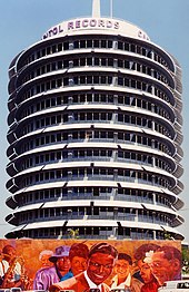 Le Capitol Records Building.