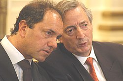 Daniel Scioli (izq.) junto al presidente Néstor Kirchner