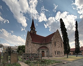 Die NG moederkerk op Vereeniging se hoeksteen is in Oktober 1926 gelê deur ds. Herman Steyn, 33 jaar leraar van dié gemeente.