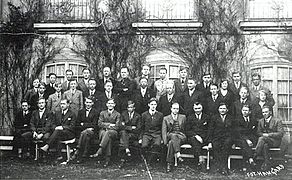 Die Vertrauensmänner der Fedrelandslaget bei einem Gruppenfoto von 1932. Parteimitglied Anders Lange sitzt vorn in der ersten Reihe, als zweiter von links.