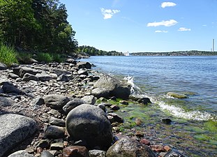 Vy över Höggarnsfjärden från Gärdesuddens naturreservat