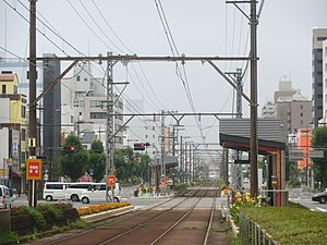 濱寺站前方向月台（左後）、惠美須町方向月台（右前）