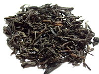 Folhas de chá lapsang souchong. O Lapsang souchong é às vezes chamado de chá defumado.