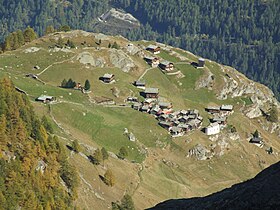 Blick vom Jungtal (2387 m ü. M.) auf die Siedlung Jungen (1960 m ü. M.)