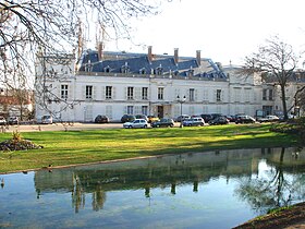 L’hôtel de ville.