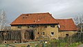 Ehemaliges Weingut (Wohn- und Wirtschaftsgebäude über U-förmigem Grundriss) mit eingeschossigem Anbau zur Straße