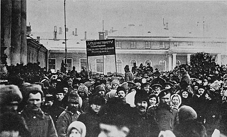 Errepublikaren aldeko manifestazioa, Petrograden.