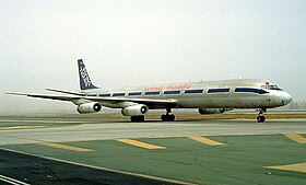 Un Douglas DC-8-63AF de Flying Tiger Line, similaire à celui impliqué dans l'accident.