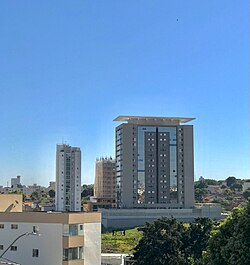 Edifícios na rua Nicarágua, bairro Tibery, Zona Leste.