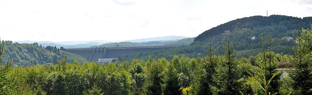 Blick auf die Staumauer