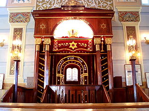 ארון הקודש בבית הכנסת הגדול של טביליסי