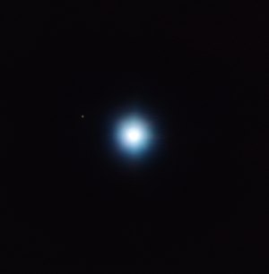 Изображение звезды CVSO 30 и планеты CVSO 30 c, полученное на Очень Большом телескопе