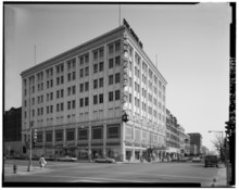 Former Hecht's department store located at 7th and F Streets NW in Washington, D.C. from 1924 to the 1980s. View of the southeast corner of the Hecht's company building at the intersection of Seventh and F Streets, NW - Hecht Company Building (Commercial), Seventh and F Streets, Northwest HABS DC,WASH,681-2.tif