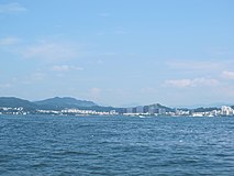 Panorama Chun'an dilihat dari Danau Qiandao