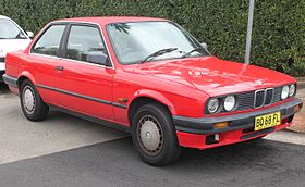 1990 BMW 318i (E30) 2-door sedan (22028060738).jpg