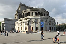 Площадь Свободы. Театр оперы и балета им. А. Спендиарова.