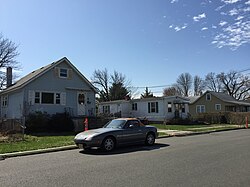 Дома вдоль 6-й улицы в районе Проспект-Хайтс города Юинг, штат Нью-Джерси