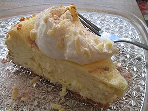 Cheescake with cream