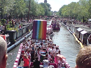 320px-Amsterdam_Gay_Pride_2013_005.jpg?width=320