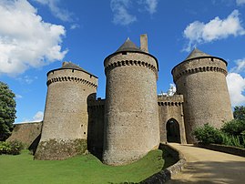 Le château de Lassay. (définition réelle 4 000 × 3 000)