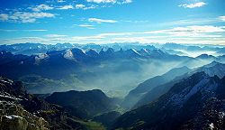 Churfirstenin vuoristoa Appenzellin Alpeilla.