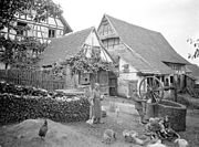 Cour d'une ferme vers 1925.