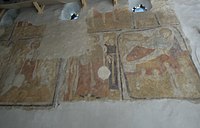Fresky pochádzajú z prelomu 11. a 12. storočia. Predstavujú tretiu vrstvu omietky, čo naznačuje, že kostol je ešte o niečo starší ako fresky