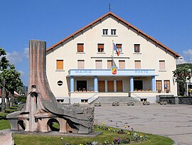 The town hall and post office in Fresse-sur-Moselle