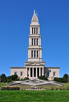 Fachada do George Washington Masonic National Memorial em Alexandria, Virgínia, Estados Unidos. (definição 1 817 × 2 675)
